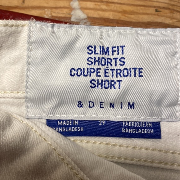 White shorts - Picture 2 of 3